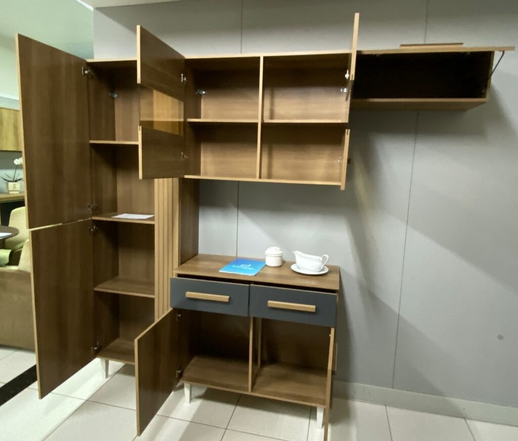 Cozinha Lilian com Balcao 7P2G Visualiz Interior Aramoveis