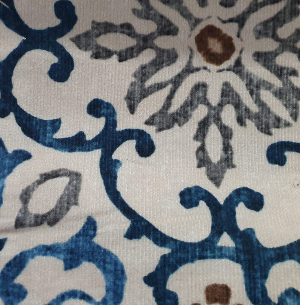 Poltrona Eros Veludo Estampado 11 Pes Imbuia Montano