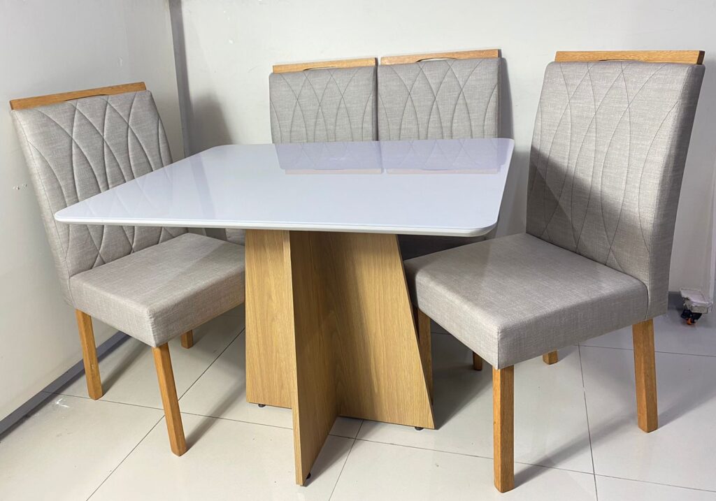 Mesa Narnia.03 100×100 Tampo Malaga MDF.Vdr Base 03 Menor MDF.BP Imbuia Mel Carvalho Decor