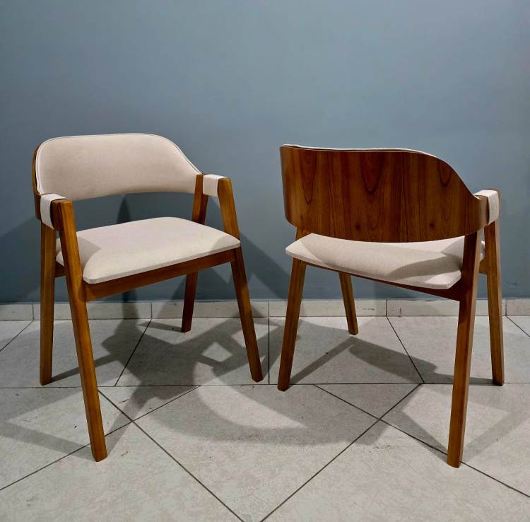 Kit com 2 Cadeiras Bella Madeira Macica Canela.Linho Bege Sala Vip Moveis