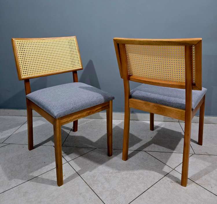 Kit com 2 Cadeiras Berlim Canela Linho Cinza Rattan Natural Sala Vip Decoracoes