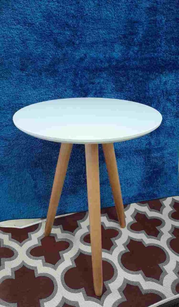 Mesa Lateral Alta Valenca 60cm Tampo 50x50cm Vidro Off White.Cinamomo RJ Decor