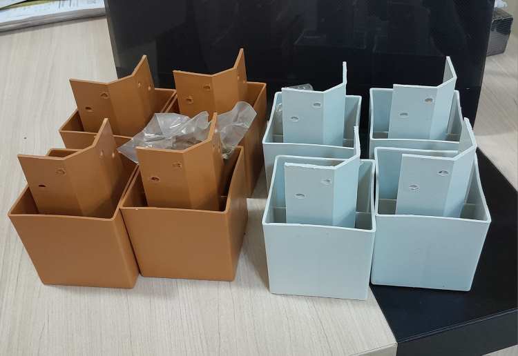 Kit com 4 Pés Plásticos Universal para Roupeiros, Comodas e Multiuso – Branco ou Cinamomo a Escolher MP Repres